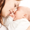 اهمیت تغذیه با شیر مادر برای نوزادان و مادران جدید