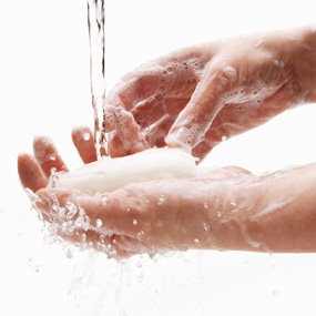 شستن دست ها یک راه پیشگیری از سرف است