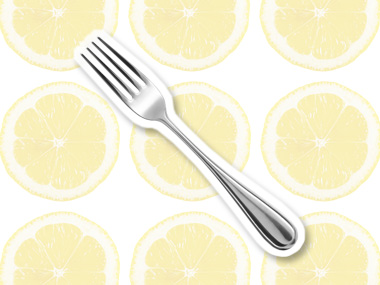 لیمو را برش ندهید با چنگال سوراخ کنید