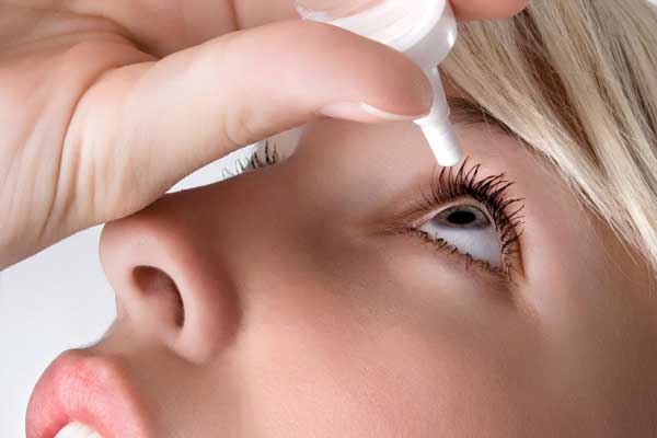 درمان خشکی چشم با قطره اشکی